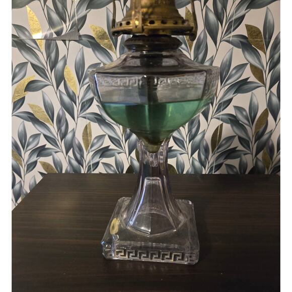 Vintage 1911 oil lantern Greek pedestal. Small Crack, does not go deep - Picture 1 of 3